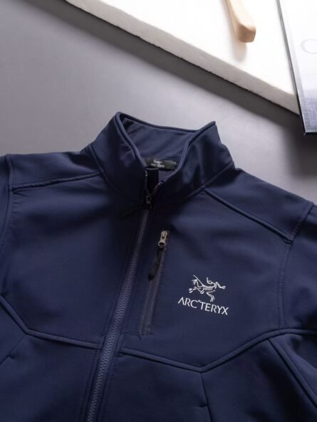 ARC'TERYX Standing Collar Outdoor Jacket - 图片 4