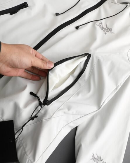 ARCTERYX spring and fall new outdoor hooded jacket punching jacket waterproof windproof jacket - 图片 15