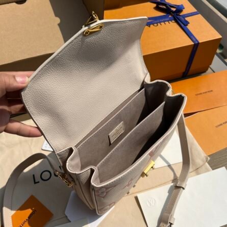 The Lv Pochette Metis handbag is a distillation of the classic collegiate bag configuration. - 图片 6