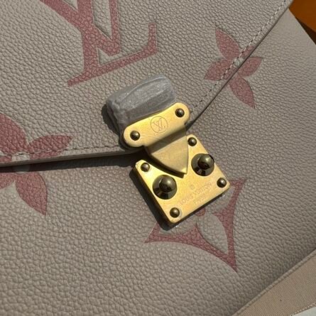 The Lv Pochette Metis handbag is a distillation of the classic collegiate bag configuration. - 图片 8