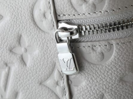 Light Grey Full Leather Chain Pouch Cosmetic Bag VANITY CHAIN POUCH Handbag - 图片 7