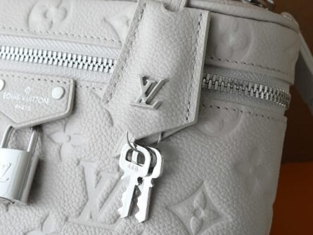 Light Grey Full Leather Chain Pouch Cosmetic Bag VANITY CHAIN POUCH Handbag - 图片 10