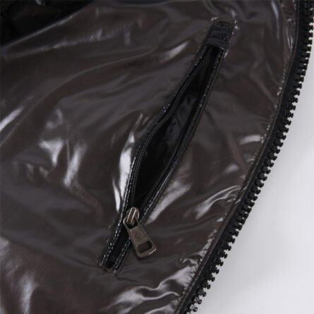 ๐ด๐๐๐๐๐๐ Maya An exemplar of the classic, this men's and women's model is made of nylon with signature chevron quilting and is a great example of Moncler style. - ๅพ็ 9