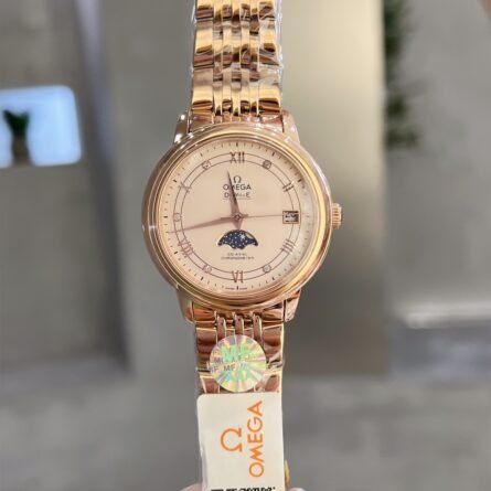The Omega Butterfly Star Moonphase is housed in a 33mm diameter stainless steel case. - 图片 4