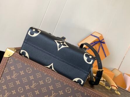 The OnTheGo Tote is printed and embossed with the Monogram pattern on supple grained cowhide leather. - 图片 4