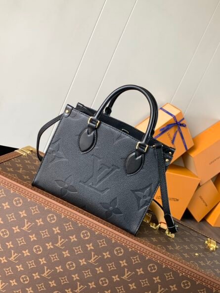The OnTheGo Tote is printed and embossed with the - 图片 9