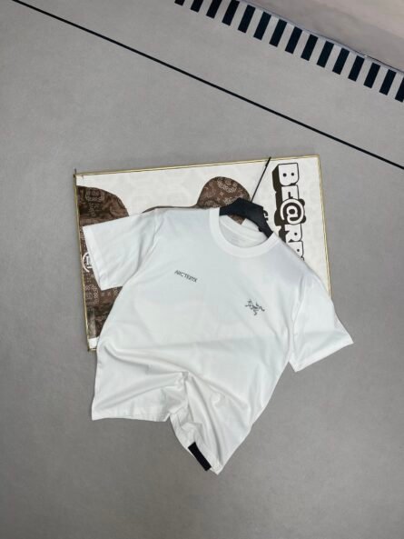 Arc'teryx Captive Split Embroidered Short Sleeve Men's and Women's Simple - 图片 5