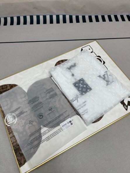 Louis Vuitton- New Painted Graffiti Logo Round - 图片 10